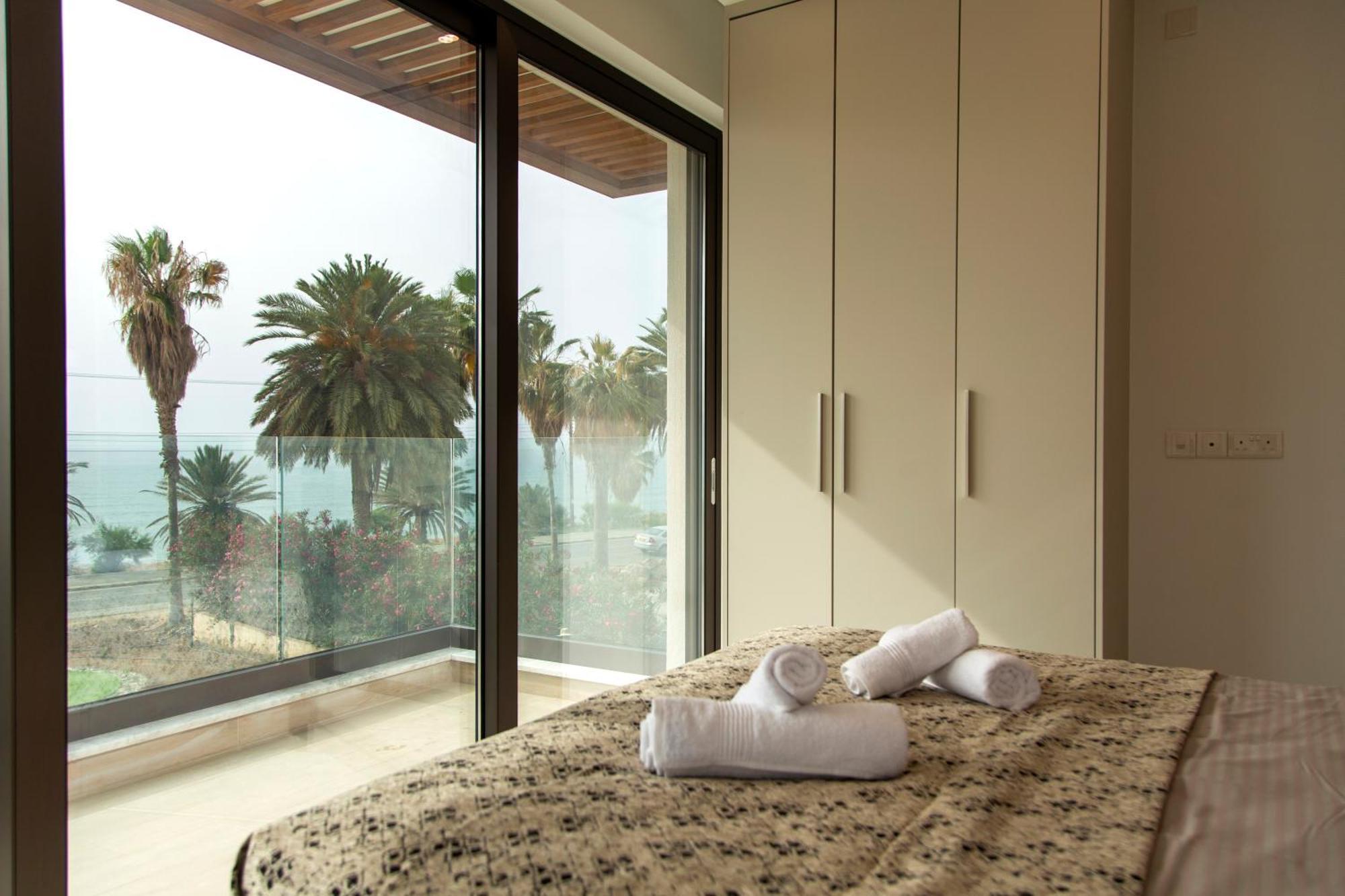 Santa Barbara Seafront Villas W Jacuzzi Pool Paphos Eksteriør billede