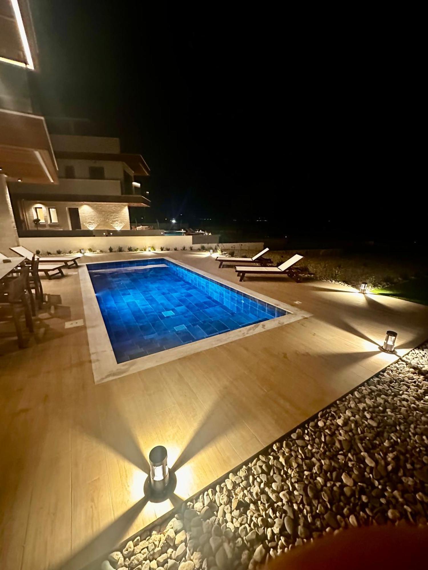 Santa Barbara Seafront Villas W Jacuzzi Pool Paphos Eksteriør billede