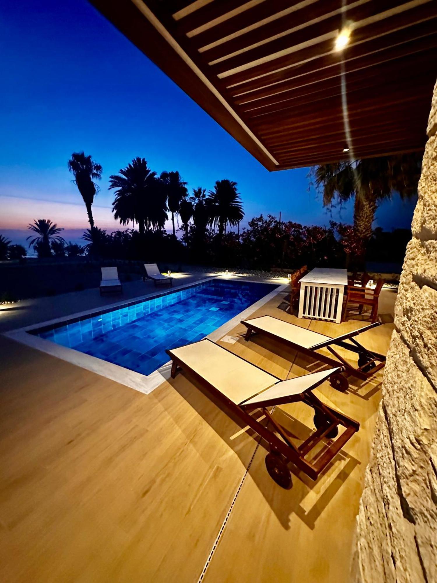 Santa Barbara Seafront Villas W Jacuzzi Pool Paphos Eksteriør billede