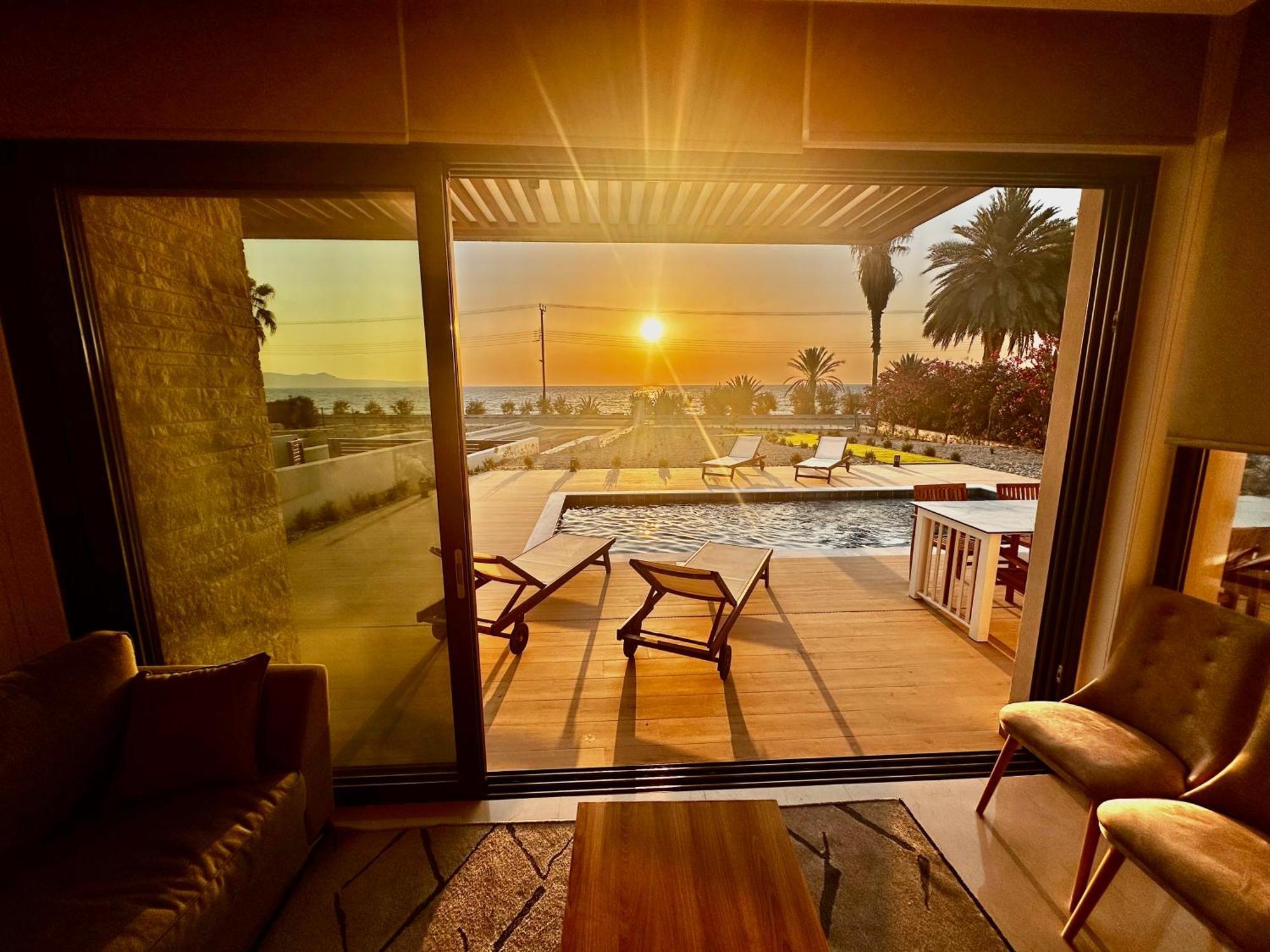 Santa Barbara Seafront Villas W Jacuzzi Pool Paphos Eksteriør billede