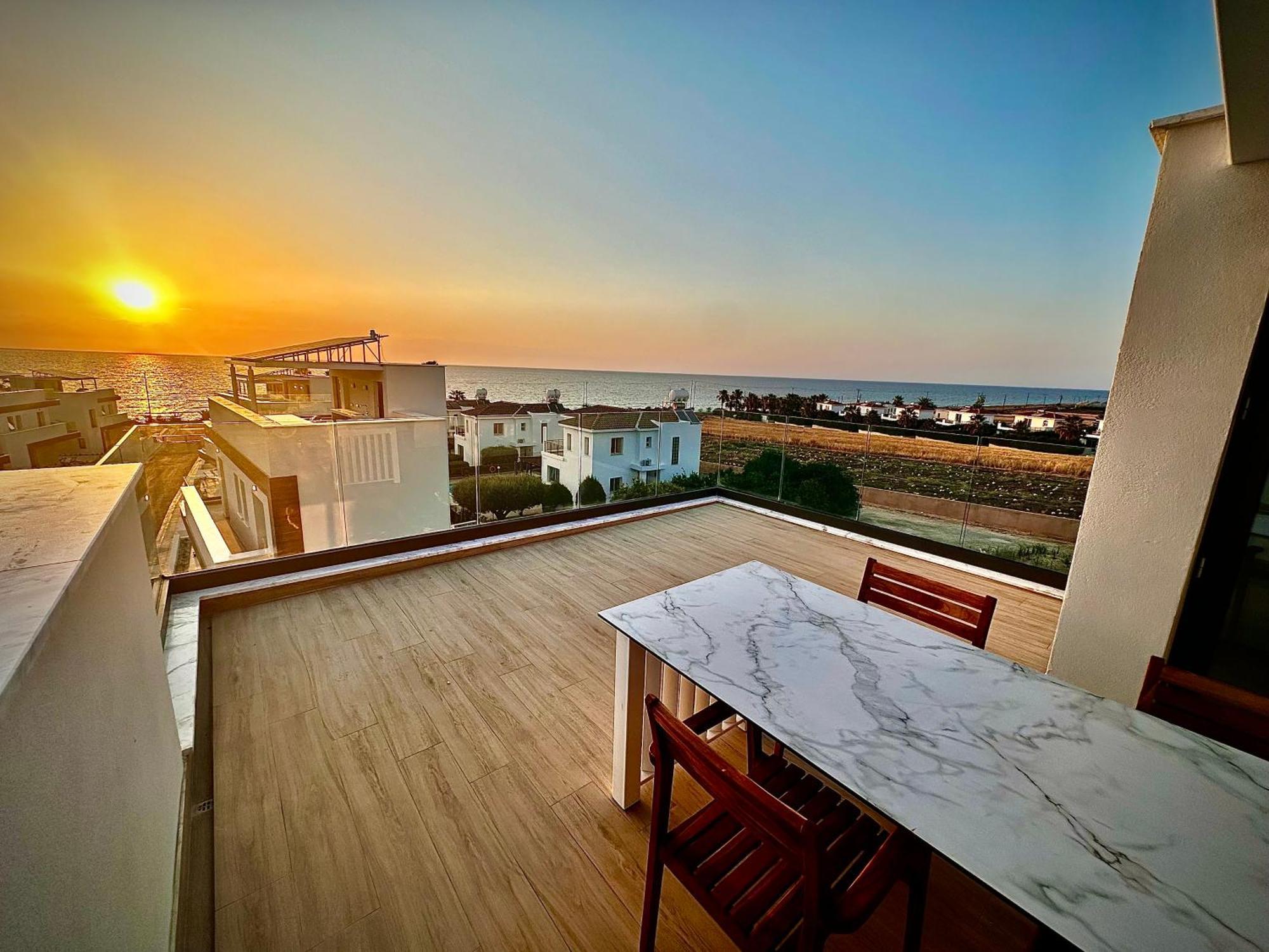 Santa Barbara Seafront Villas W Jacuzzi Pool Paphos Eksteriør billede