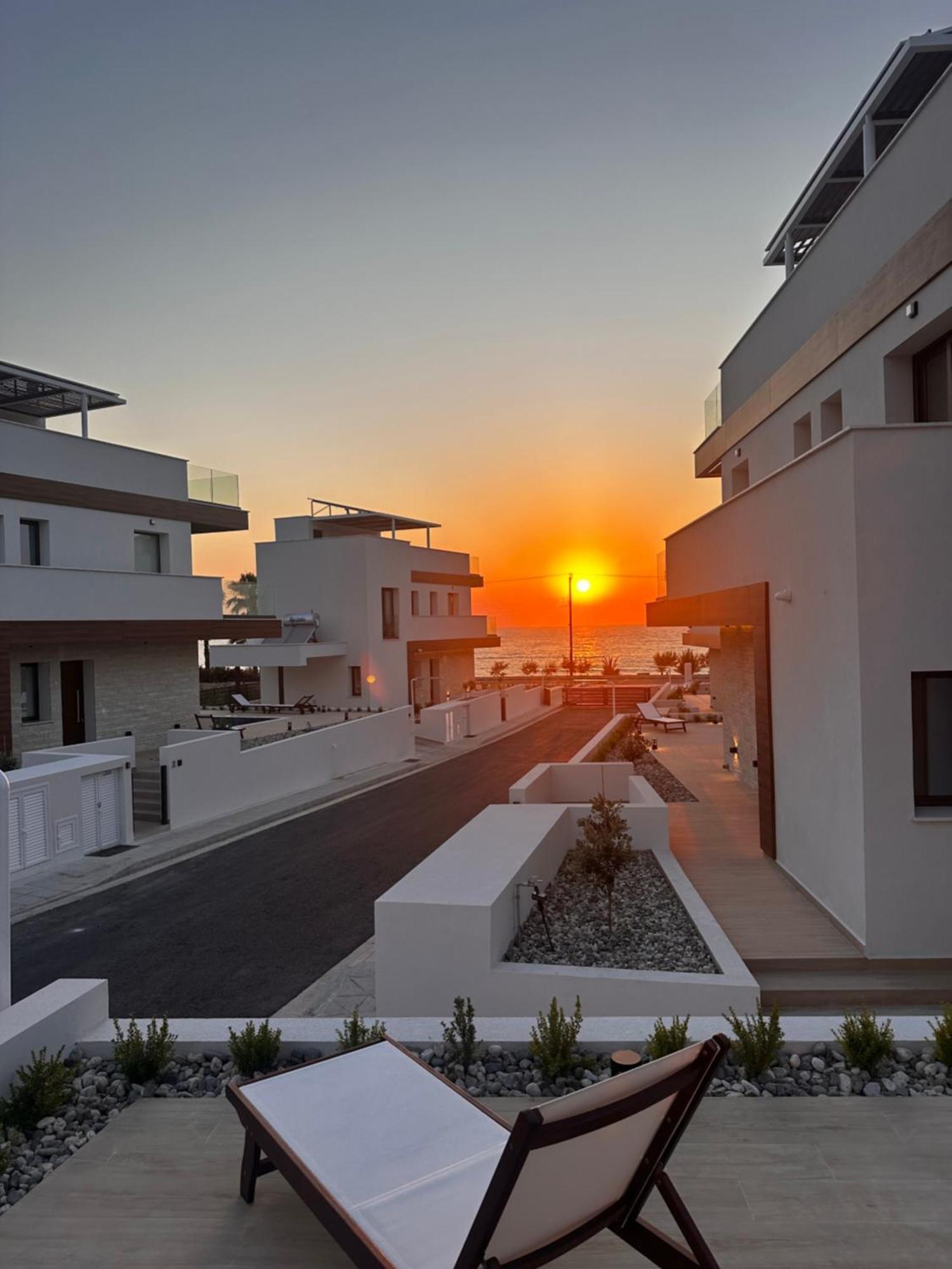 Santa Barbara Seafront Villas W Jacuzzi Pool Paphos Eksteriør billede